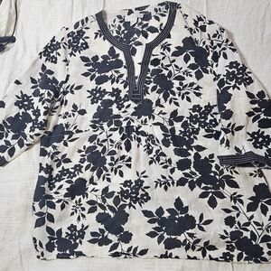 Lucy & Laurel Black Floral Tunic Top